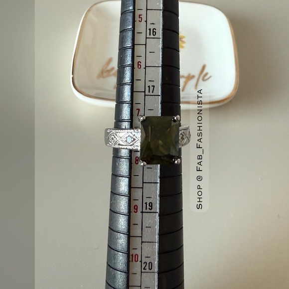 Sterling Silver Ring - Picture 5 of 6